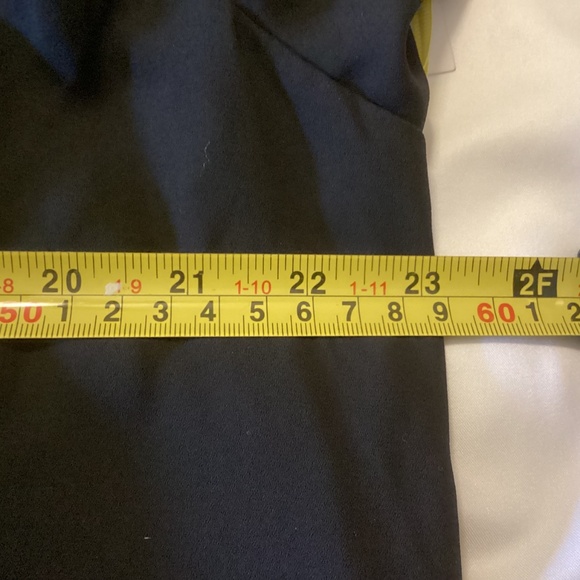 NWT CeCe Blk Blouse With 3D Floral Accent Elastic Waist n Sleeves XXL - Picture 6 of 8